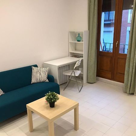 Un Genial Estudio En El Barrio Las Cortes Madrid Esterno foto