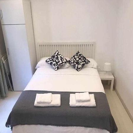 Un Genial Estudio En El Barrio Las Cortes Madrid Esterno foto