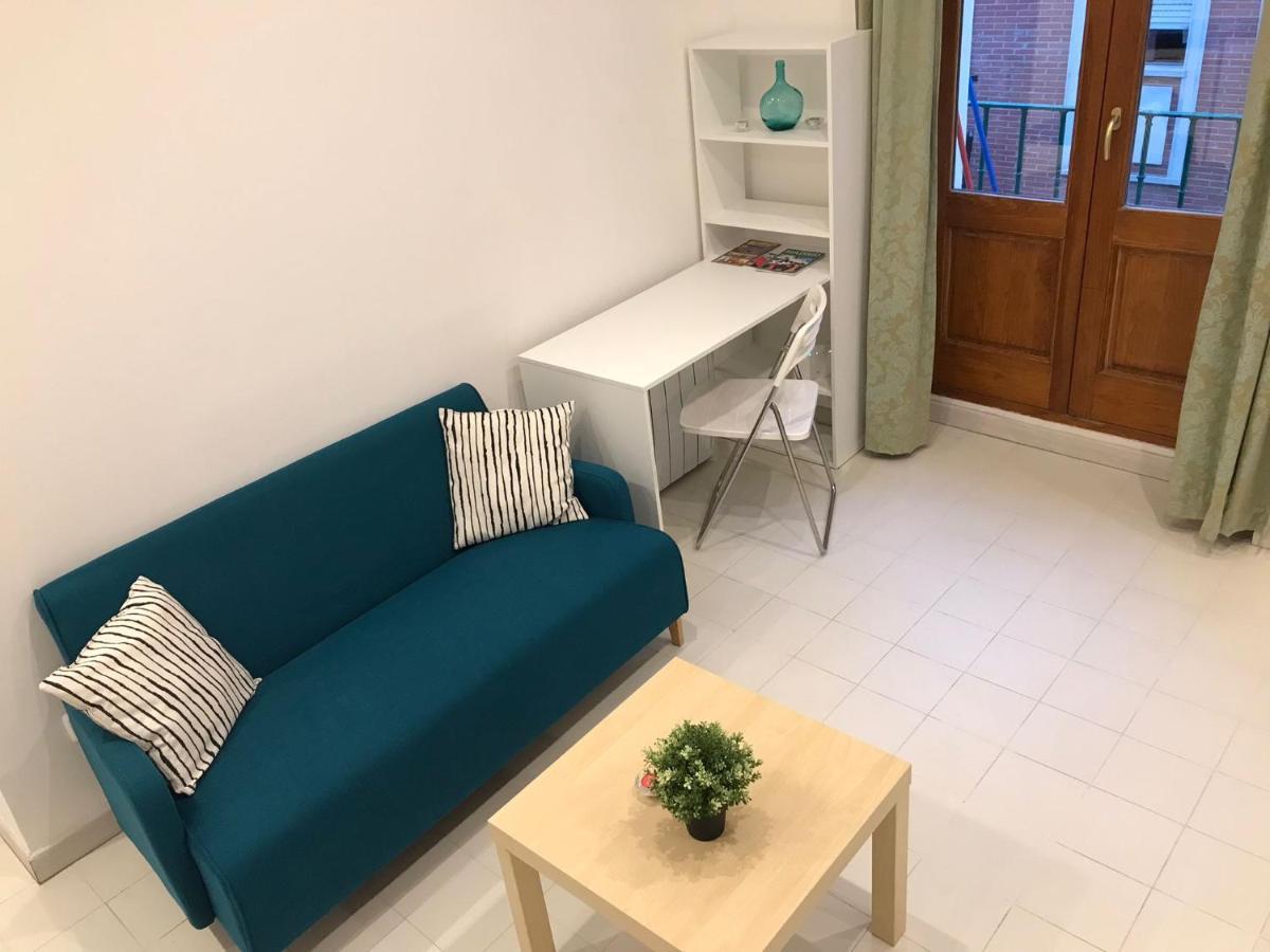 Un Genial Estudio En El Barrio Las Cortes Madrid Esterno foto