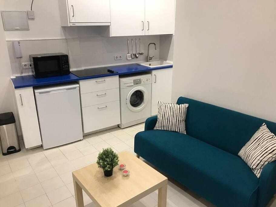 Un Genial Estudio En El Barrio Las Cortes Madrid Esterno foto
