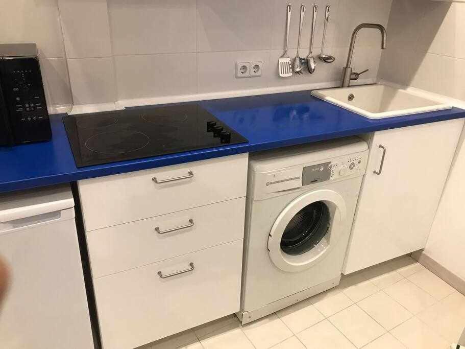 Un Genial Estudio En El Barrio Las Cortes Madrid Esterno foto