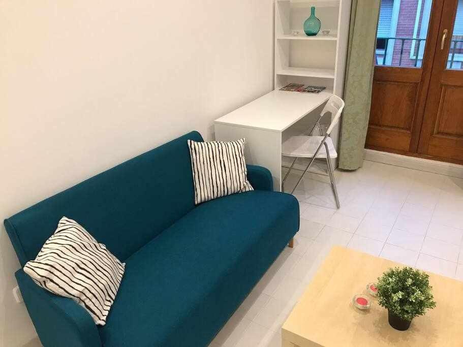 Un Genial Estudio En El Barrio Las Cortes Madrid Esterno foto