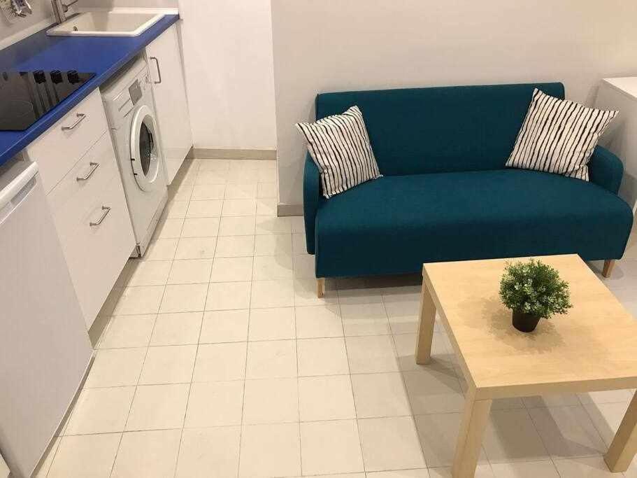 Un Genial Estudio En El Barrio Las Cortes Madrid Esterno foto