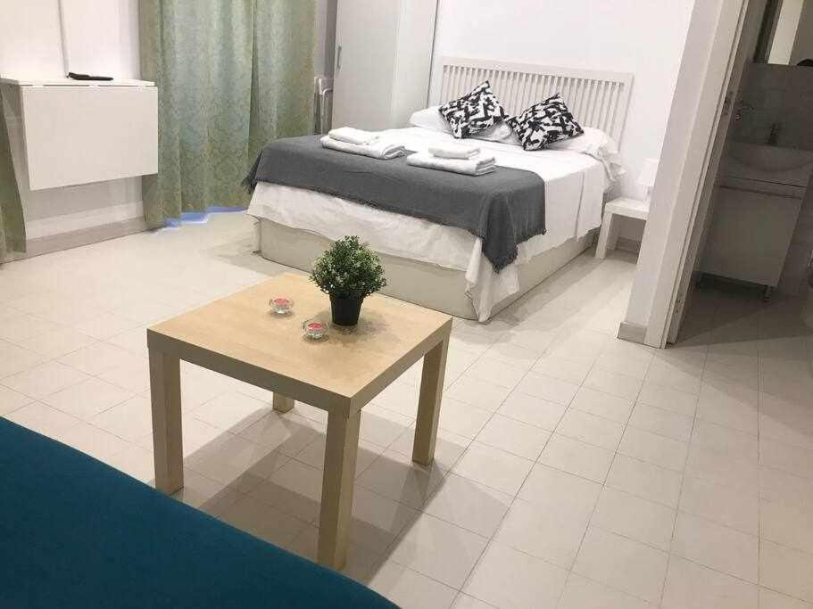 Un Genial Estudio En El Barrio Las Cortes Madrid Esterno foto