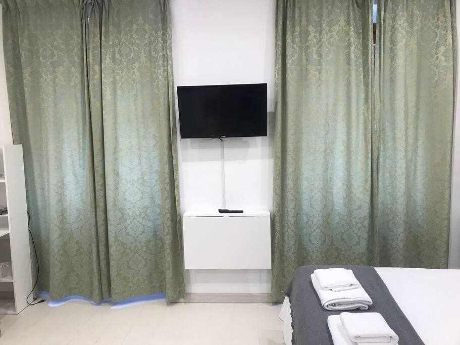 Un Genial Estudio En El Barrio Las Cortes Madrid Esterno foto